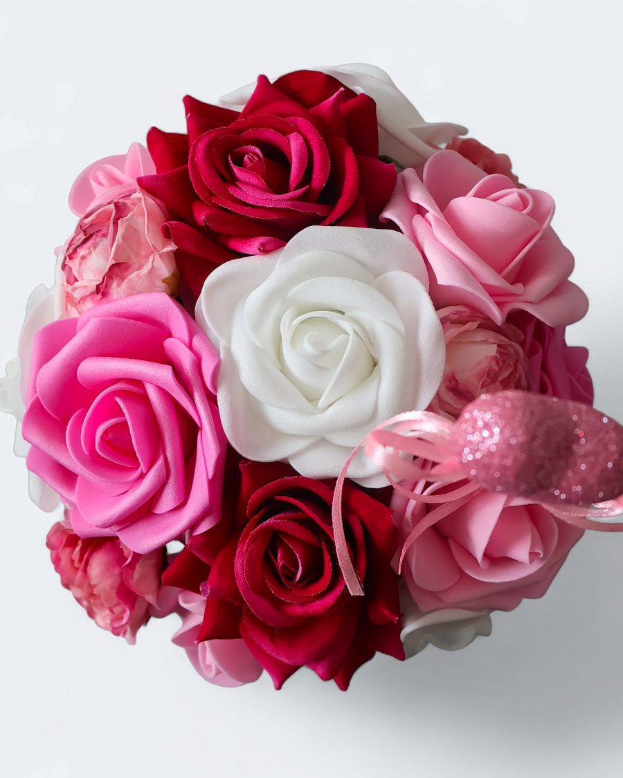 Bouquet de roses rouge, blanc et rose avec cœur pailletés