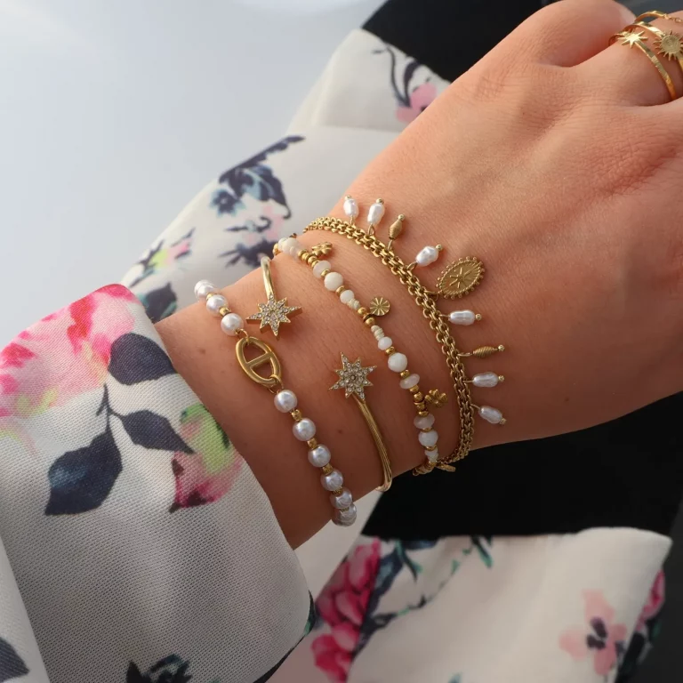 Compositions de bracelets doré