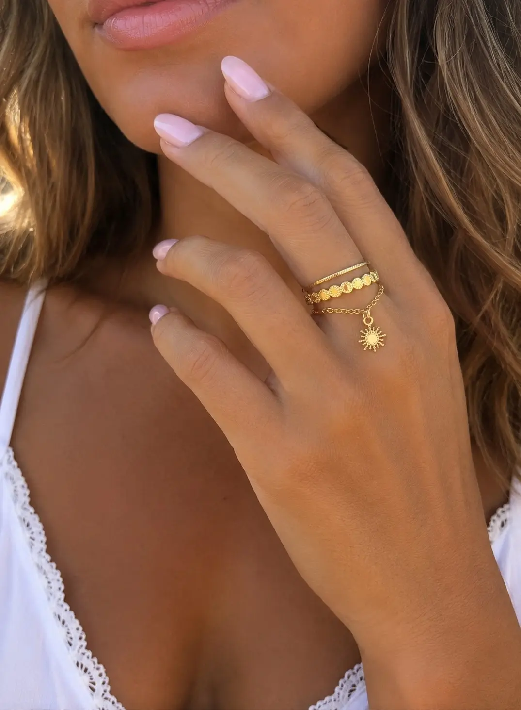 Bague breloque soleil doré, ajustable en acier inoxydable pour femme