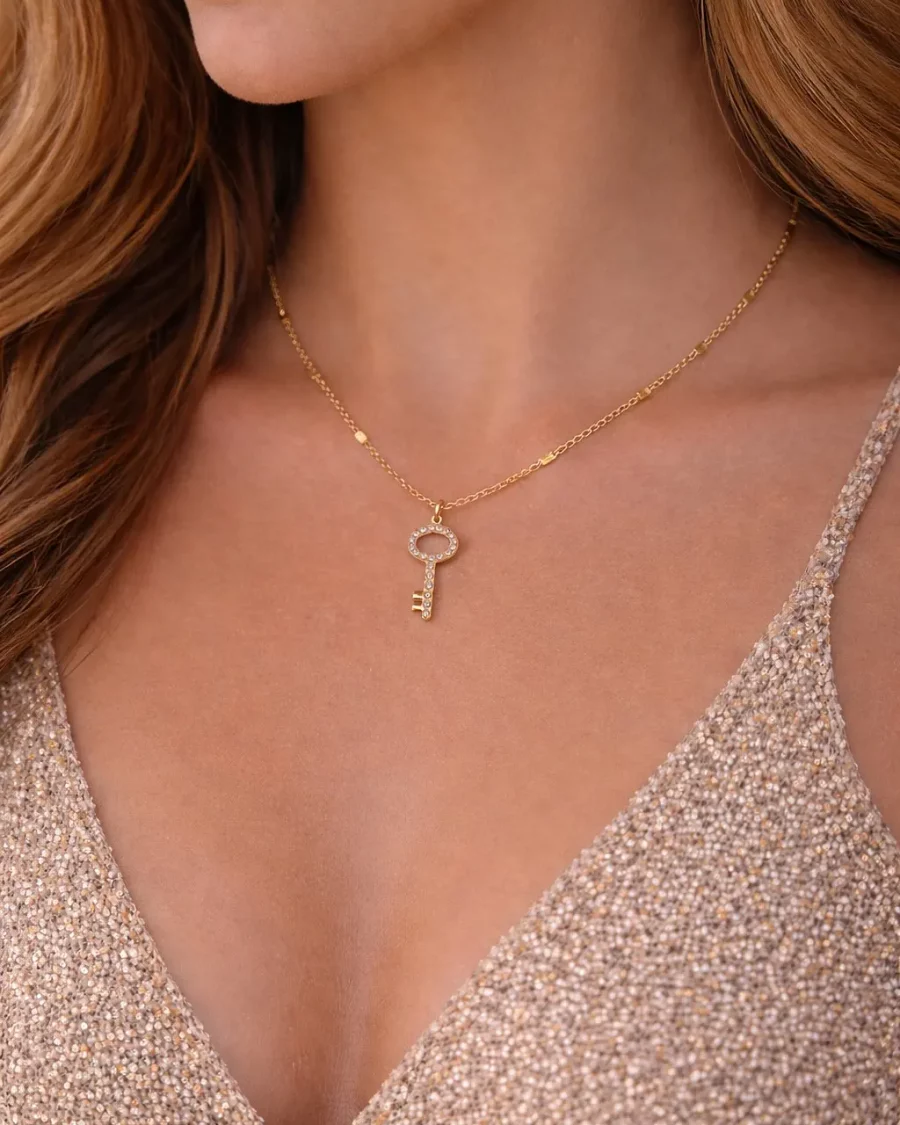 Collier avec clé doré
