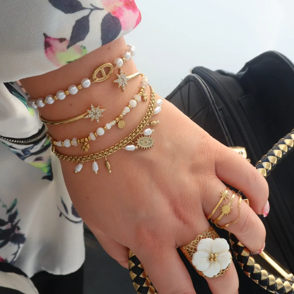 Compositions de bracelets doré pour femme