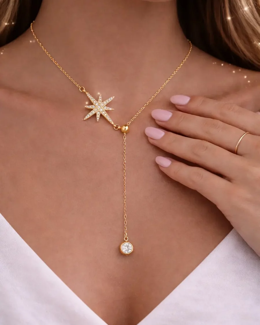 Collier étoile avec strass doré, porter sur une femme